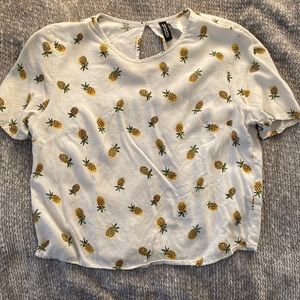 Pineapple print tee